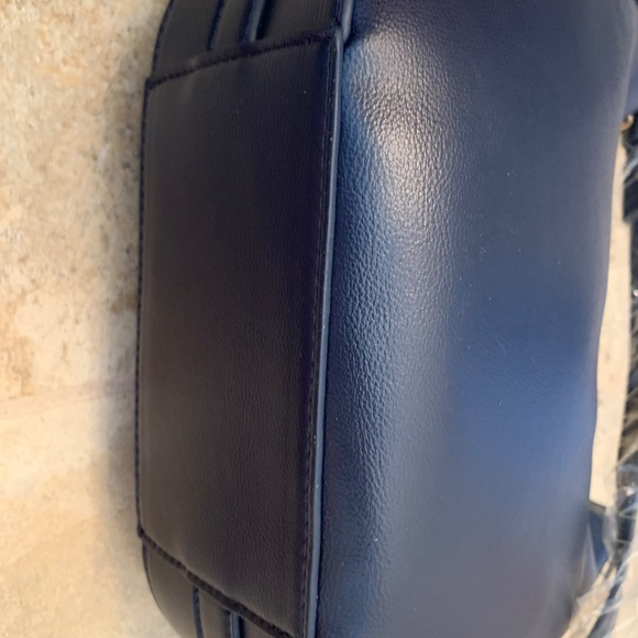 NWT French Connection Moritz Hobo Vegan Leather Shoulder Bag textured Navy blue - Picture 7 of 9